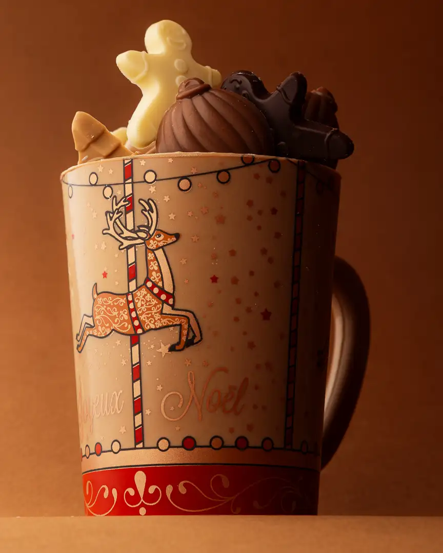 Tasses en chocolat garnies